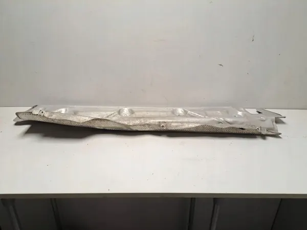 Escudo térmico BMW X5 G05 OEM 7424936 - Usado image 5