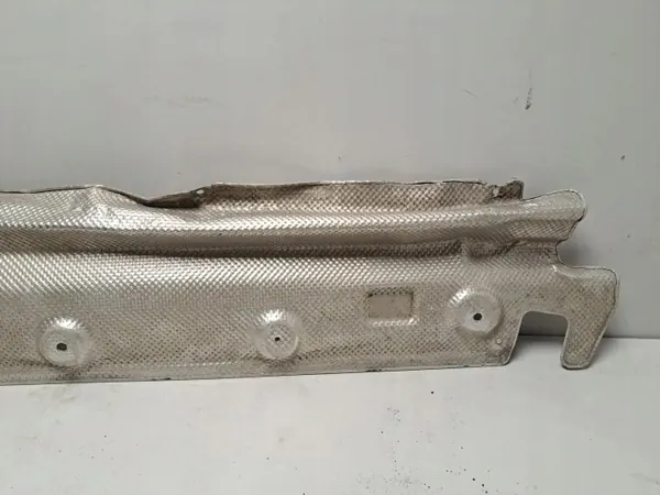 Escudo térmico BMW X5 G05 OEM 7424936 - Usado image 8