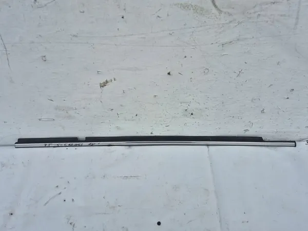 Moldura da porta traseira direita SUZUKI SX4 S-CROSS 8383161MA1 image 1