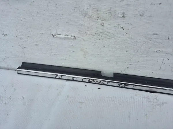 Moldura da porta traseira direita SUZUKI SX4 S-CROSS 8383161MA1 image 2