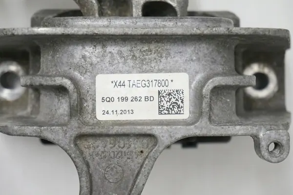 Soporte de motor VW Golf VII 1.2 TSI 5Q0199262BD image 4