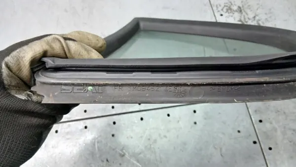 Ventana Derecha Usada OEM VOLVOMAR-133355 Seat Leon image 6