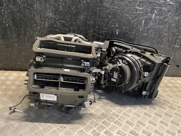 Volvo Bläshus OEM P32275577 Begagnad image 2