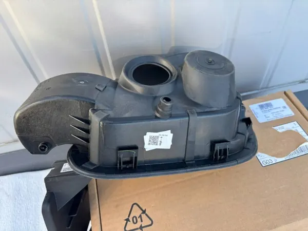 VW Passat B9 tankklepraam OEM 3P0809702 image 3