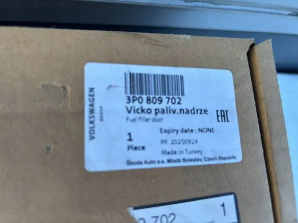 VW Passat B9 tankklepraam OEM 3P0809702 image 5