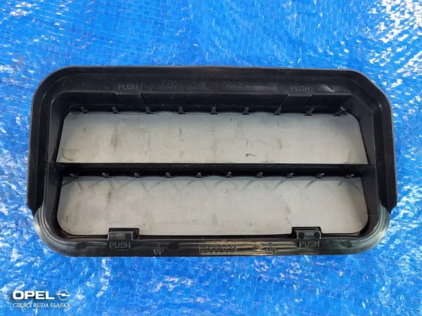 Opel Astra K takalokasuojan ritilä OEM 13588034 image 2