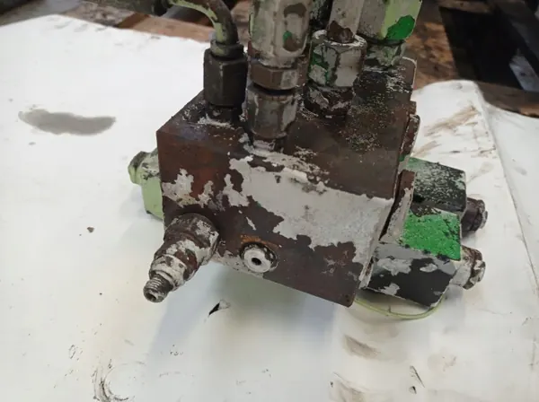 Hydraulikverteiler OEM ROZDZIELACZ HYDRAULICZNY RENAULT image 3