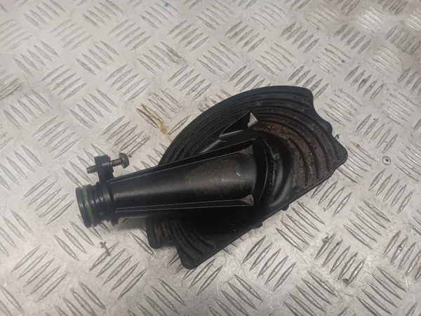 Audi Q7 Oljefylltapp OEM 06M115155M - Begagnad image 4