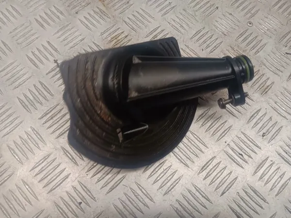 Audi Q7 Oljefylltapp OEM 06M115155M - Begagnad image 5
