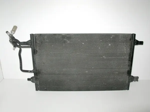 Audi OE 4D0260401A Ilmastointikondensaattori image 2