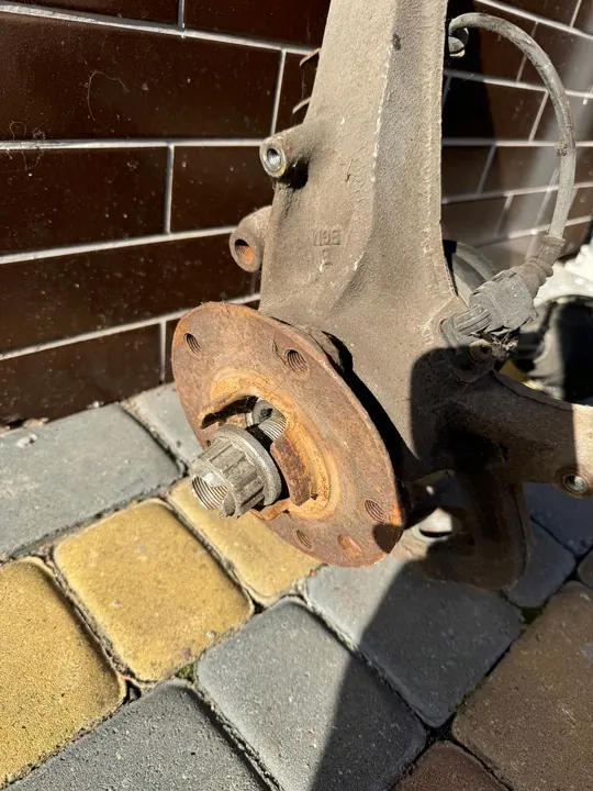 Snodo anteriore sinistro VW Touareg II 3.0 TDI image 2