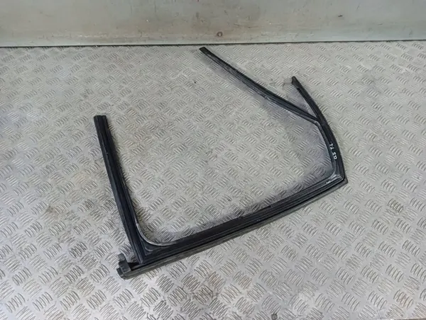 OEM 8R0839439 takaoven ikkunatiiviste Audi Q5 SQ5:lle image 4