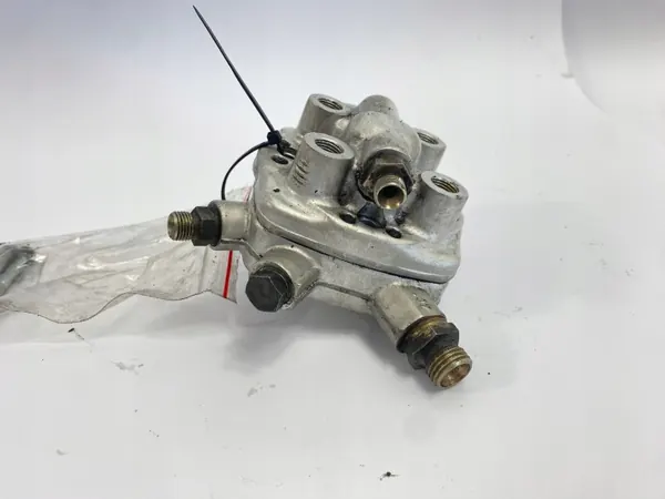 Distribuidor Combustible OEM 0438101026 Mercedes W124 image 8