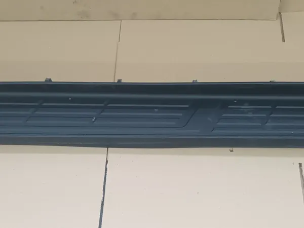OEM 51773-0K270 Höger stegplatta Toyota Hilux VIII image 3