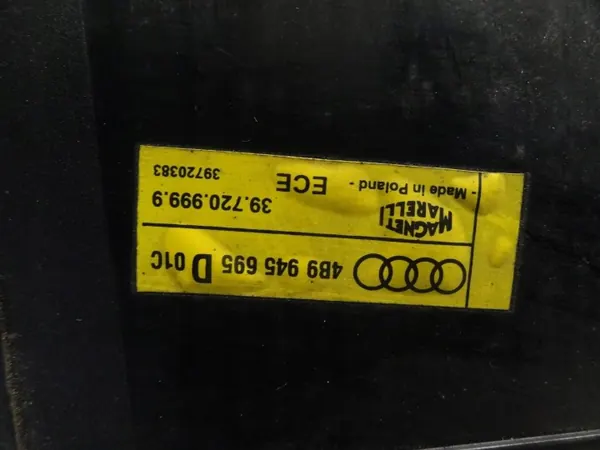 OEM 4B9945695D Takalistan valojuova taka Audi A6 image 4
