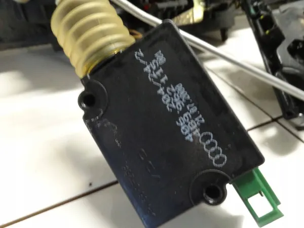 OEM 4B9945695D Takalistan valojuova taka Audi A6 image 5