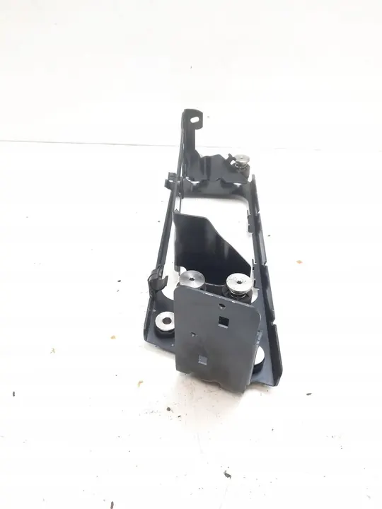 2015 BMW 5 F10 F11 Iskunvaimentimen kompressorin kiinnitys MAM82041 image 2