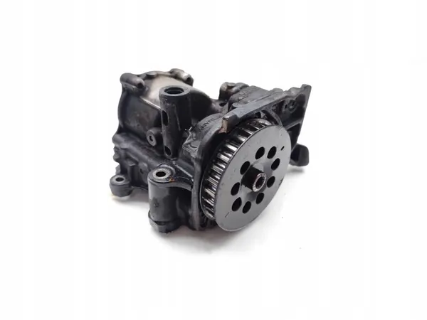 Skoda Octavia Oljepump OEM 04L1452081 1.6 TDI Diesel image 2