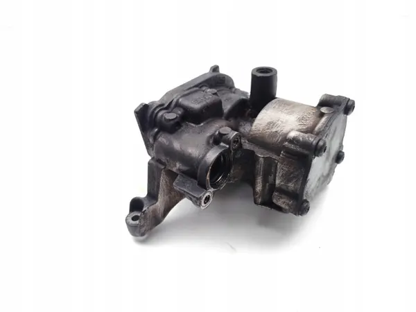 Skoda Octavia Oljepump OEM 04L1452081 1.6 TDI Diesel image 3