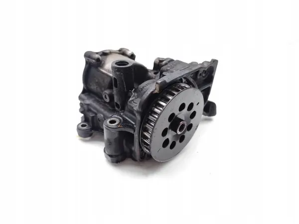 Skoda Octavia Oljepump OEM 04L1452081 1.6 TDI Diesel image 9
