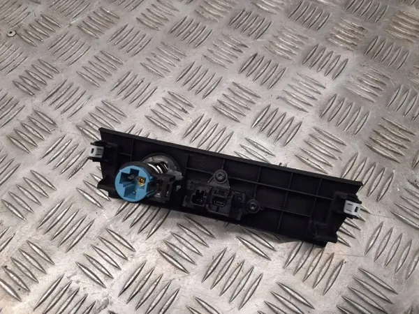 Zigarettenanzündersteckdose Alfa Romeo Stelvio OEM 156115933 image 5