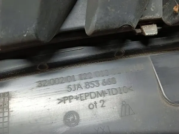 Skoda Rapid 5J Kühlergrill OEM 5JA853668 - Gebraucht image 10