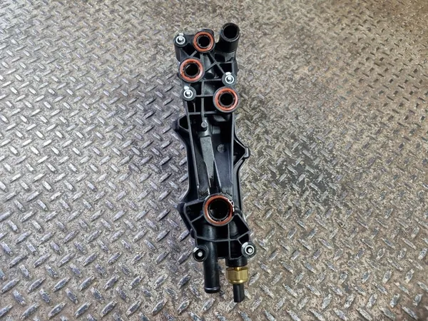 Oljefilterfäste Jeep Grand Cherokee 2020 image 8