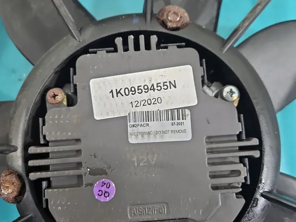 Kylfläkt VW Jetta V 2.0 TDI OEM 1K0121205AB image 9