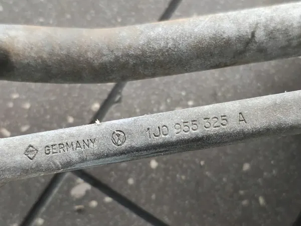 Etupyyhkijän mekanismi Audi A3 1C0955119 1J0955325A image 4
