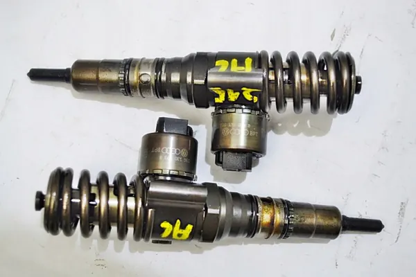 Bosch Insprutningspump OEM 03G130073B Begagnad image 3