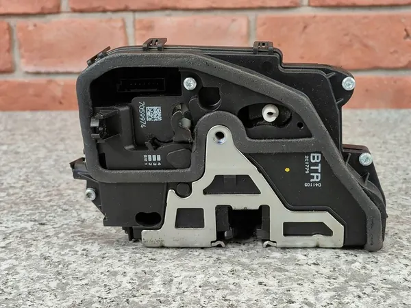 Fram Höger Dörrlås BMW E90 E91 7059974 image 3