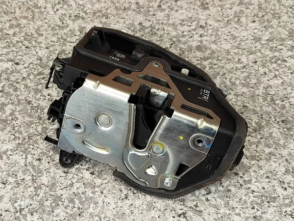 Fram Höger Dörrlås BMW E90 E91 7059974 image 5