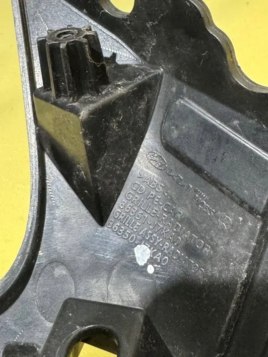 Grelha OEM 86351-J7KA0 Kia Ceed III - Usado image 9