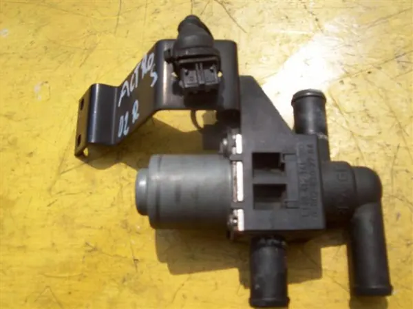 Pompe électrovanne circulation eau OEM 05224840 Mercedes image 2