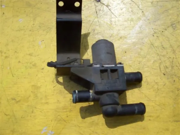 Pompe électrovanne circulation eau OEM 05224840 Mercedes image 3
