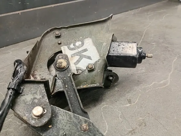 Motor Mazda 323F - Begagnat OEM silniczek image 7