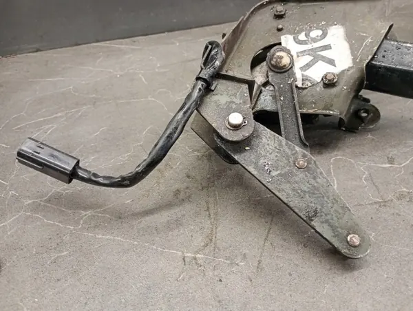 Motor Mazda 323F - Begagnat OEM silniczek image 8