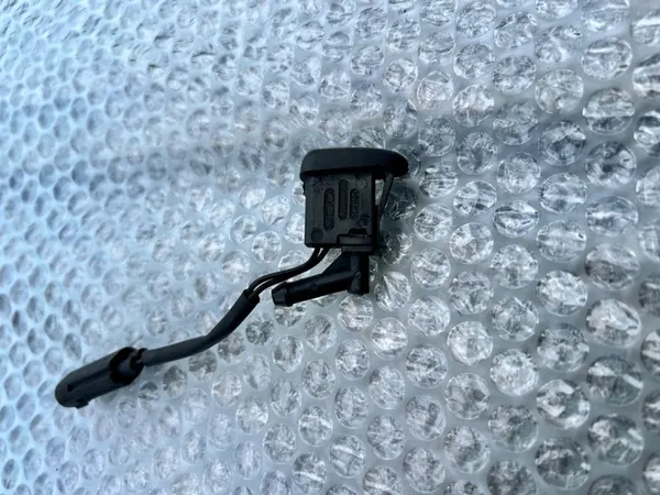 BMW X5 E53 Tuulilasin Pesusuutin 7000119 image 2