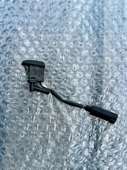 BMW X5 E53 Tuulilasin Pesusuutin 7000119 image 3