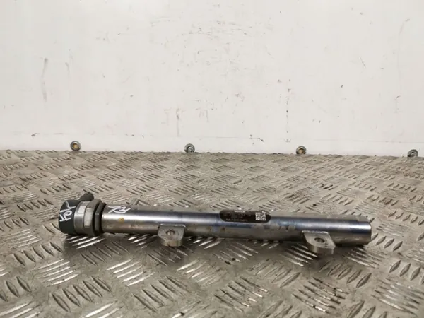 Chrysler 300C Bränsleledning OEM 0445216044 - Begagnad image 2