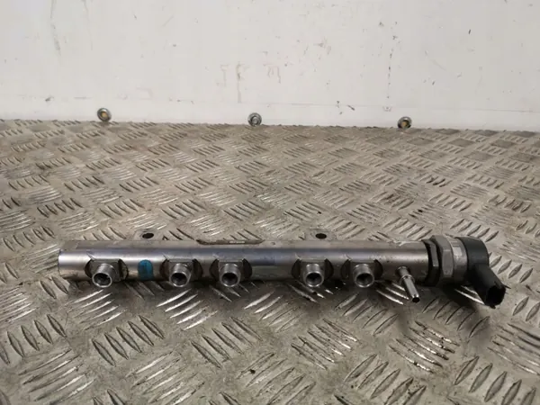 Chrysler 300C Bränsleledning OEM 0445216044 - Begagnad image 4