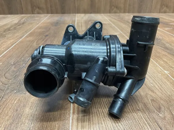 Termostat OEM M4D38575AA för Range Rover Velar L560 image 8