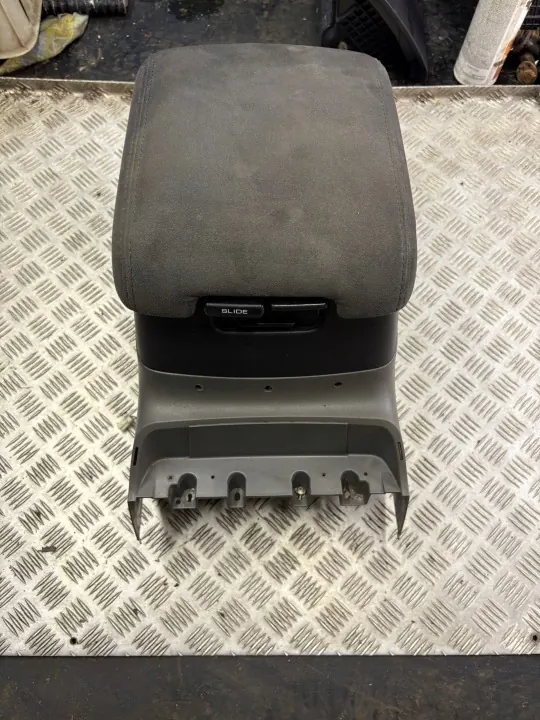 Reposabrazos Mitsubishi Pajero III OEM 00-06R - Usado image 2