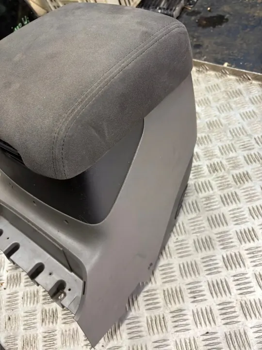 Reposabrazos Mitsubishi Pajero III OEM 00-06R - Usado image 3