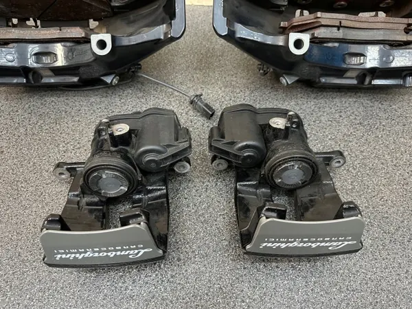 Kit d'étrier de frein Lamborghini Urus OEM 4M0615105KG image 10