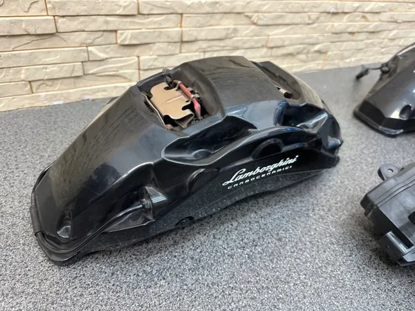 Kit d'étrier de frein Lamborghini Urus OEM 4M0615105KG image 3