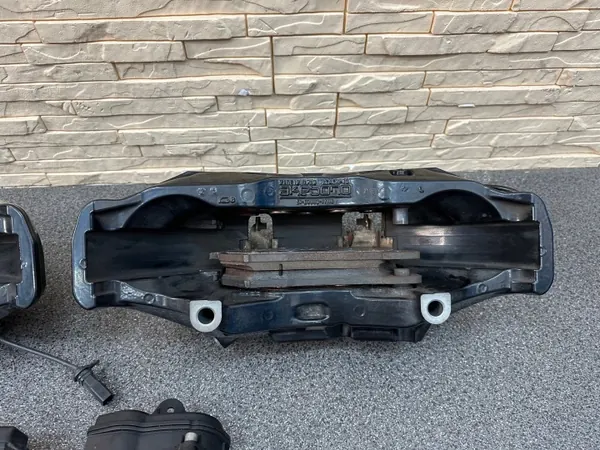 Kit d'étrier de frein Lamborghini Urus OEM 4M0615105KG image 9