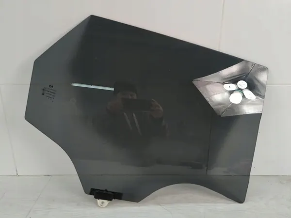 Cristal puerta trasera derecha Mazda CX-3 2017 OEM E643R-000042 image 2