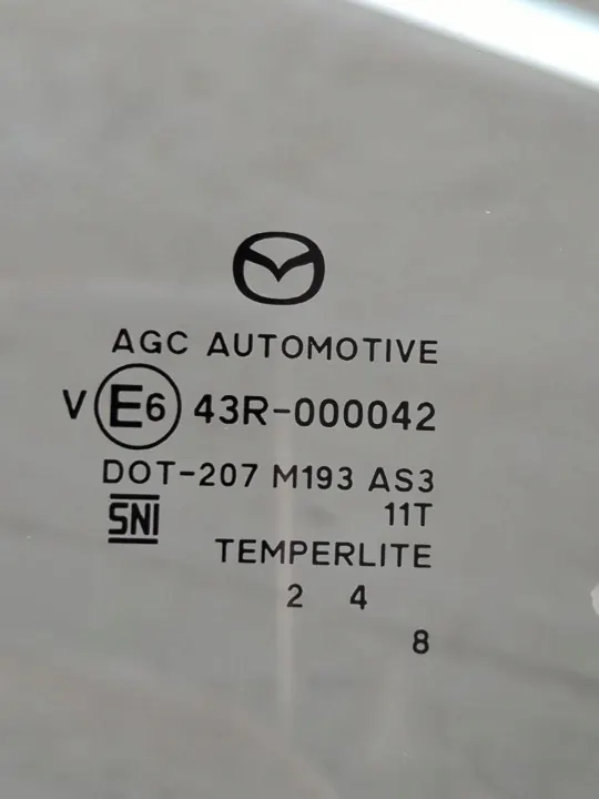 Cristal puerta trasera derecha Mazda CX-3 2017 OEM E643R-000042 image 3