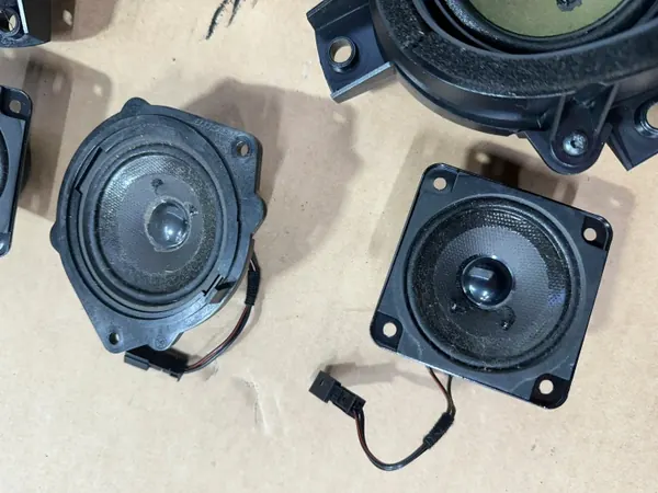 Système audio BOSE OEM 2308201902 pour Mercedes SL R230 image 4